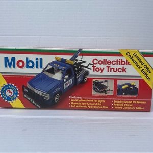 Vintage 1995 Mobil 1 Racing Limited Edition Collectible Toy Tow Truck 1:24 scale